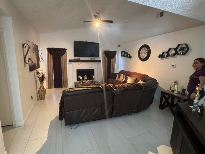 Image No.19-3 Bed Property for sale