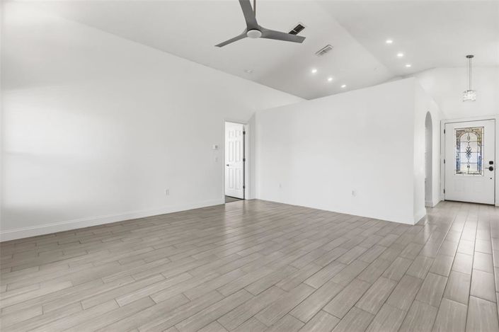 Image No.3-3 Bed Property for sale