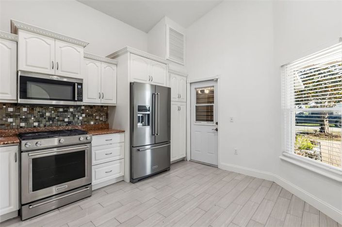 Image No.8-3 Bed Property for sale