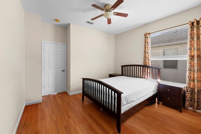 Image No.17-3 Bed Property for sale