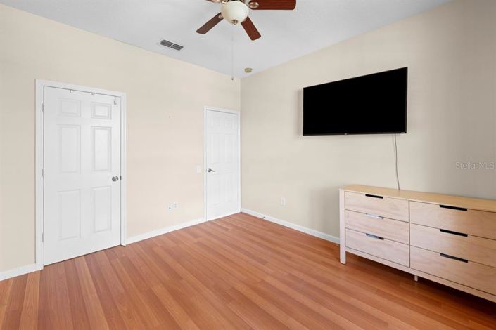 Image No.20-3 Bed Property for sale