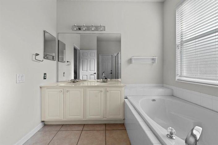 Image No.24-3 Bed Property for sale