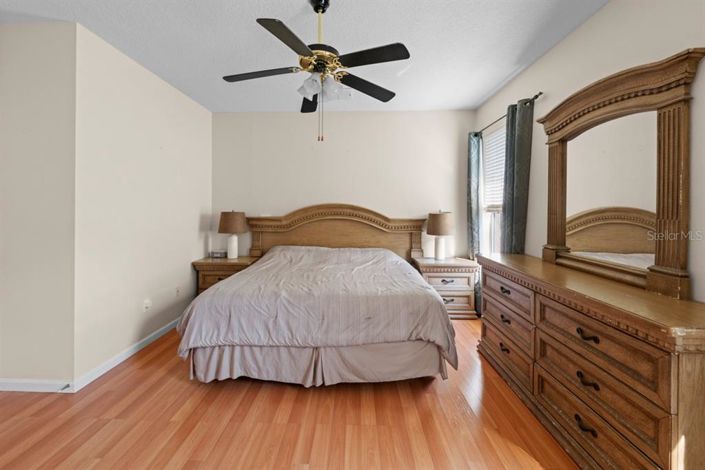 Image No.27-3 Bed Property for sale