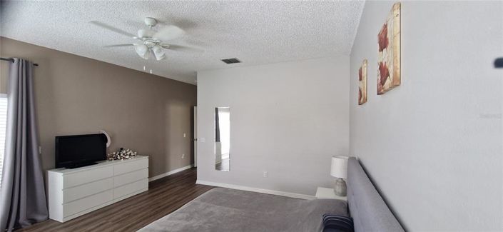 Image No.30-4 Bed Property for sale