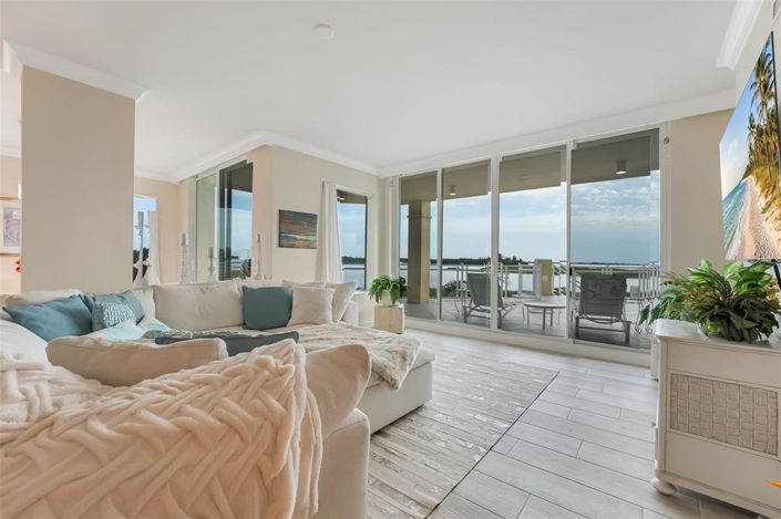 Image No.12-3 Bed Property for sale