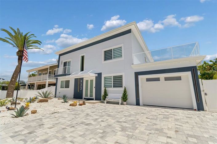 Image No.2-5 Bed Property for sale