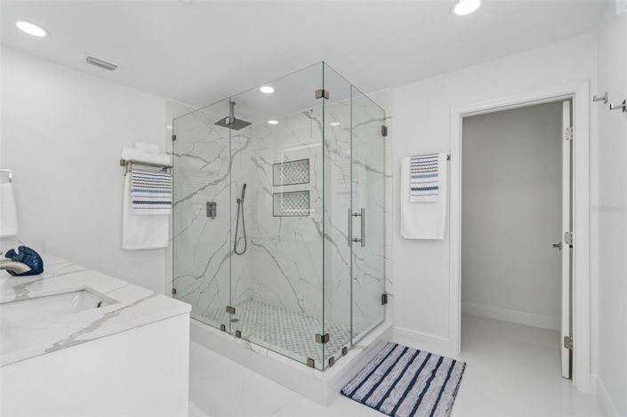 Image No.40-5 Bed Property for sale