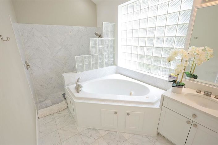 Image No.26-4 Bed Property for sale
