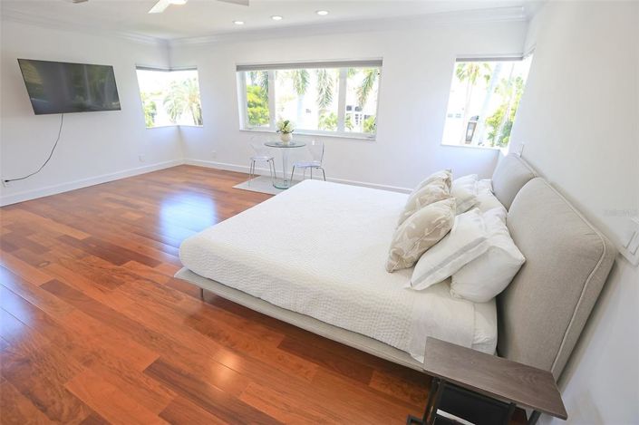 Image No.45-4 Bed Property for sale