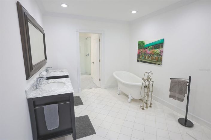 Image No.48-4 Bed Property for sale