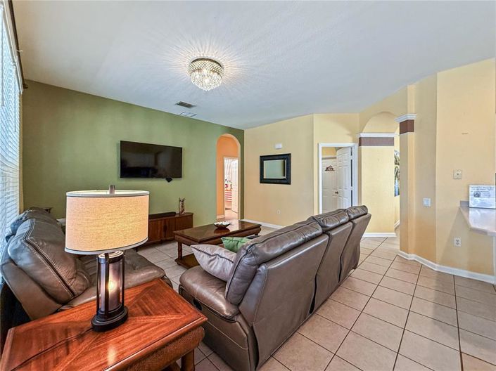 Image No.10-6 Bed Property for sale