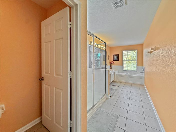 Image No.18-6 Bed Property for sale
