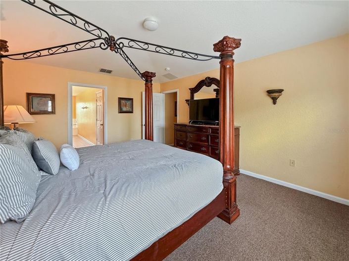 Image No.19-6 Bed Property for sale
