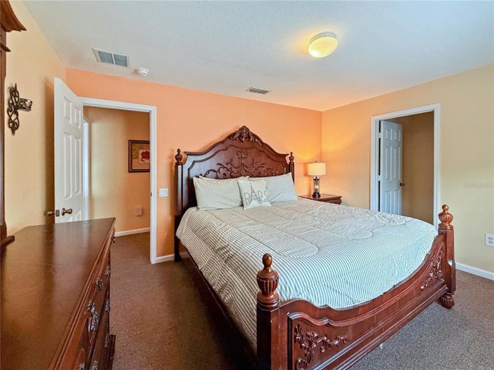 Image No.24-6 Bed Property for sale