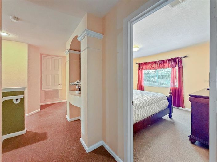 Image No.26-6 Bed Property for sale