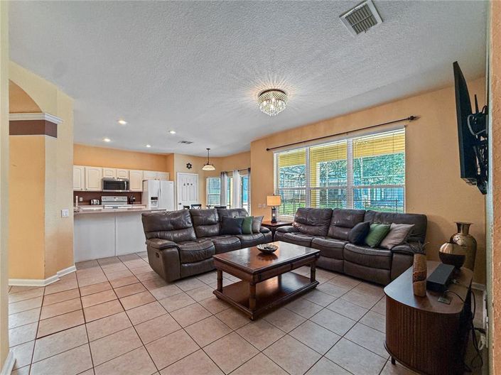 Image No.6-6 Bed Property for sale
