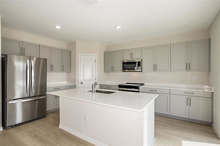 Image No.2-5 Bed Property for sale