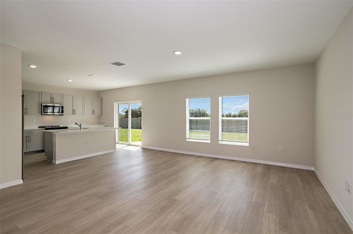 Image No.6-5 Bed Property for sale