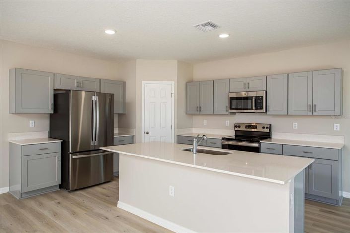 Image No.2-5 Bed Property for sale