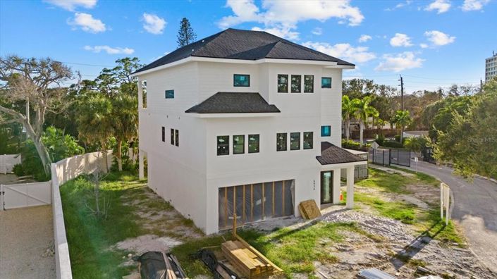 Image No.24-4 Bed Property for sale