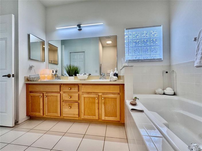 Image No.15-3 Bed Property for sale