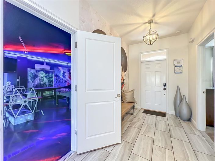 Image No.10-8 Bed Property for sale