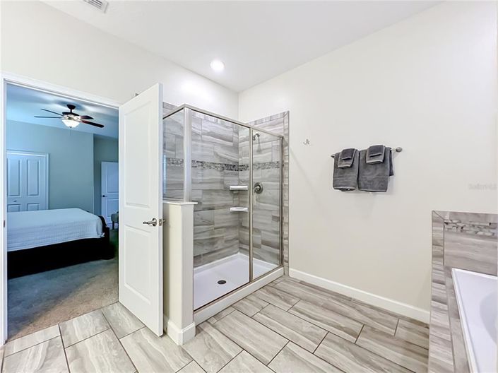 Image No.22-8 Bed Property for sale