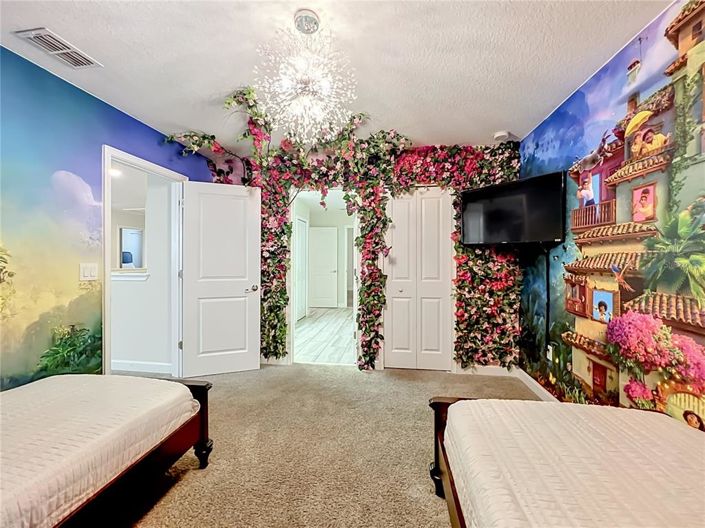 Image No.50-8 Bed Property for sale