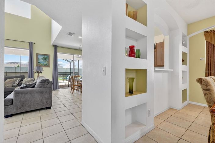 Image No.12-6 Bed Property for sale