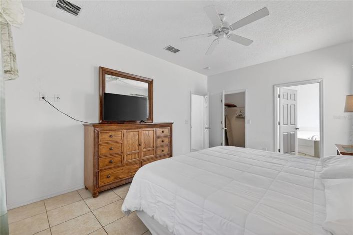 Image No.24-6 Bed Property for sale