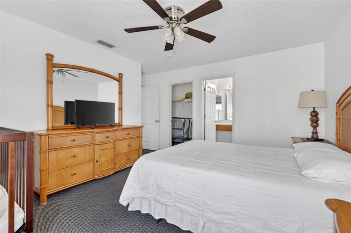 Image No.43-6 Bed Property for sale