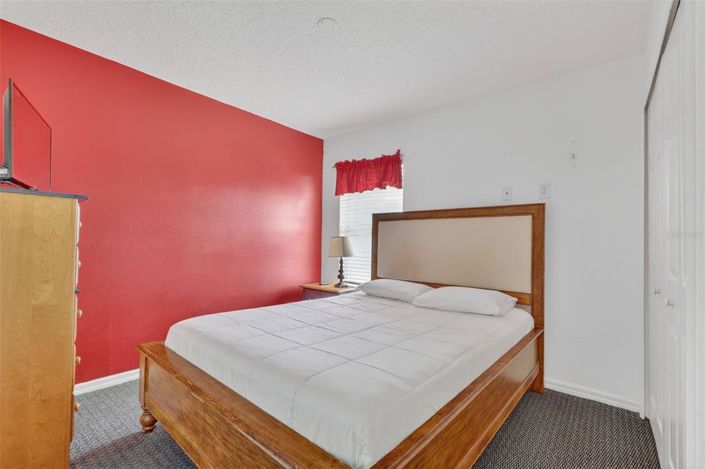 Image No.50-6 Bed Property for sale