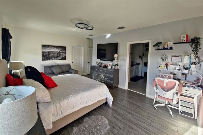 Image No.36-5 Bed Property for sale
