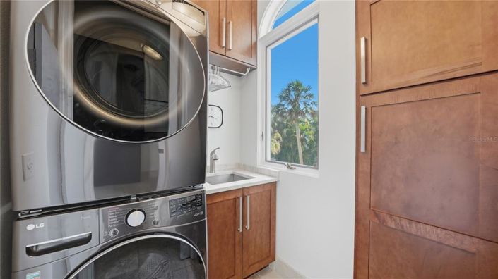 Image No.40-3 Bed Property for sale