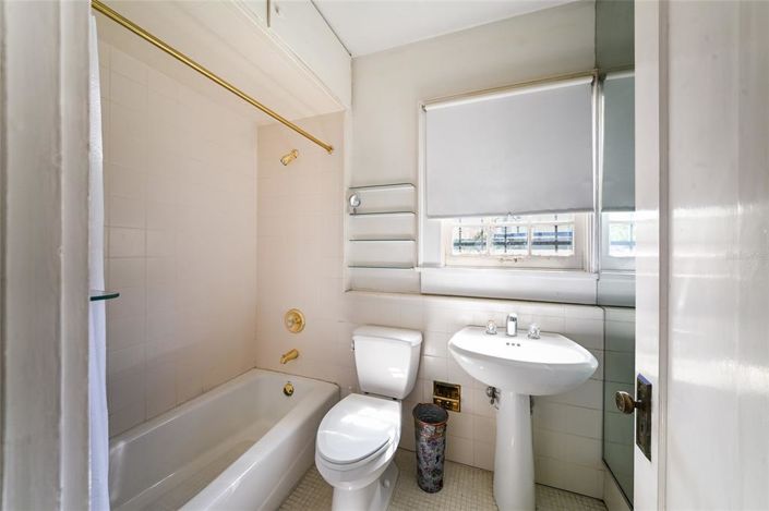 Image No.11-3 Bed Property for sale