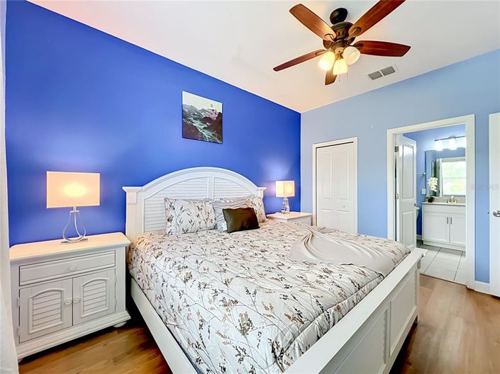 Image No.25-8 Bed Property for sale