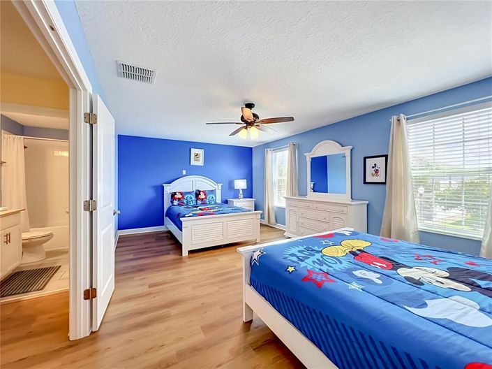 Image No.44-8 Bed Property for sale