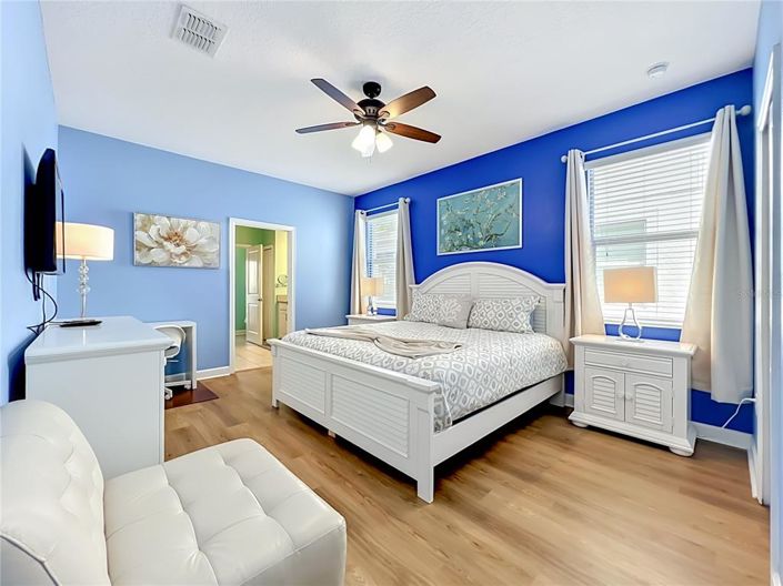 Image No.9-8 Bed Property for sale