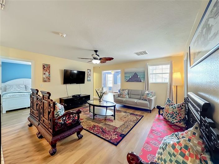 Image No.30-8 Bed Property for sale