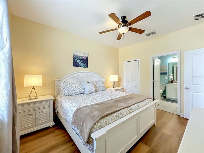 Image No.32-8 Bed Property for sale