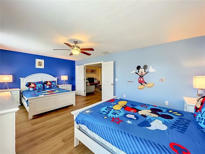 Image No.53-8 Bed Property for sale