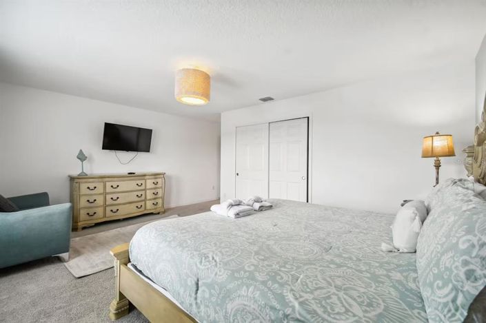 Image No.14-7 Bed Property for sale