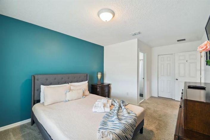 Image No.6-7 Bed Property for sale