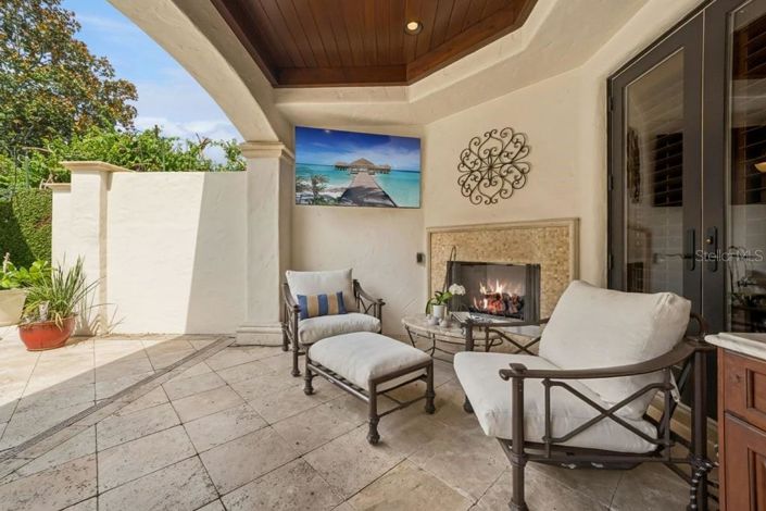 Image No.60-5 Bed Property for sale