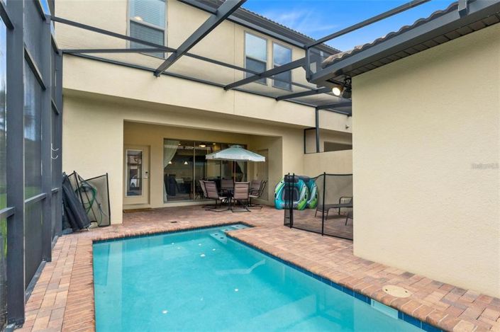 Image No.25-5 Bed Townhouse for sale