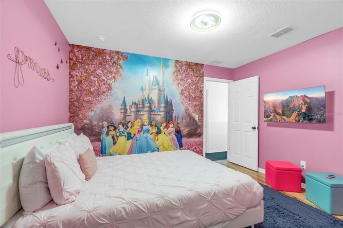 Image No.30-7 Bed Property for sale