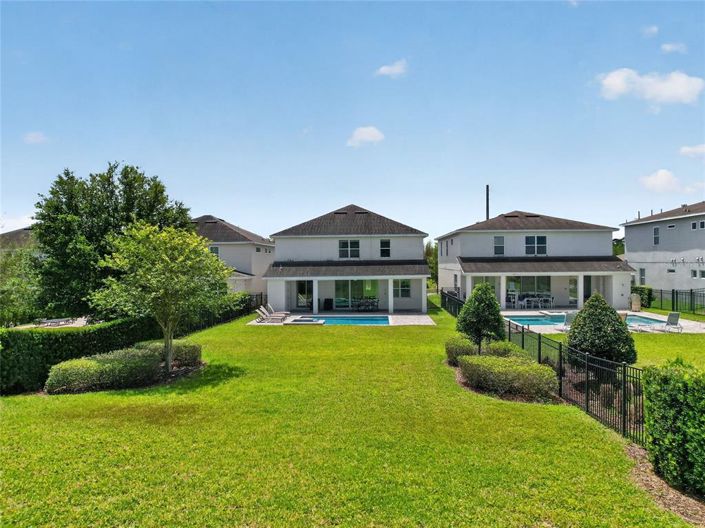 Image No.4-8 Bed Property for sale