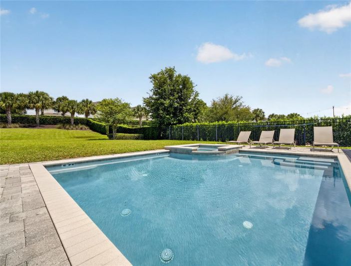 Image No.42-8 Bed Property for sale