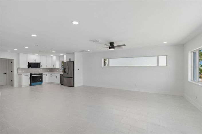 Image No.21-3 Bed Property for sale