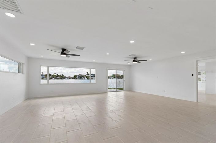 Image No.8-3 Bed Property for sale